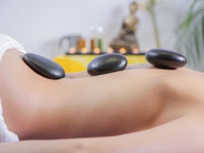 Masajes y piedras calientes